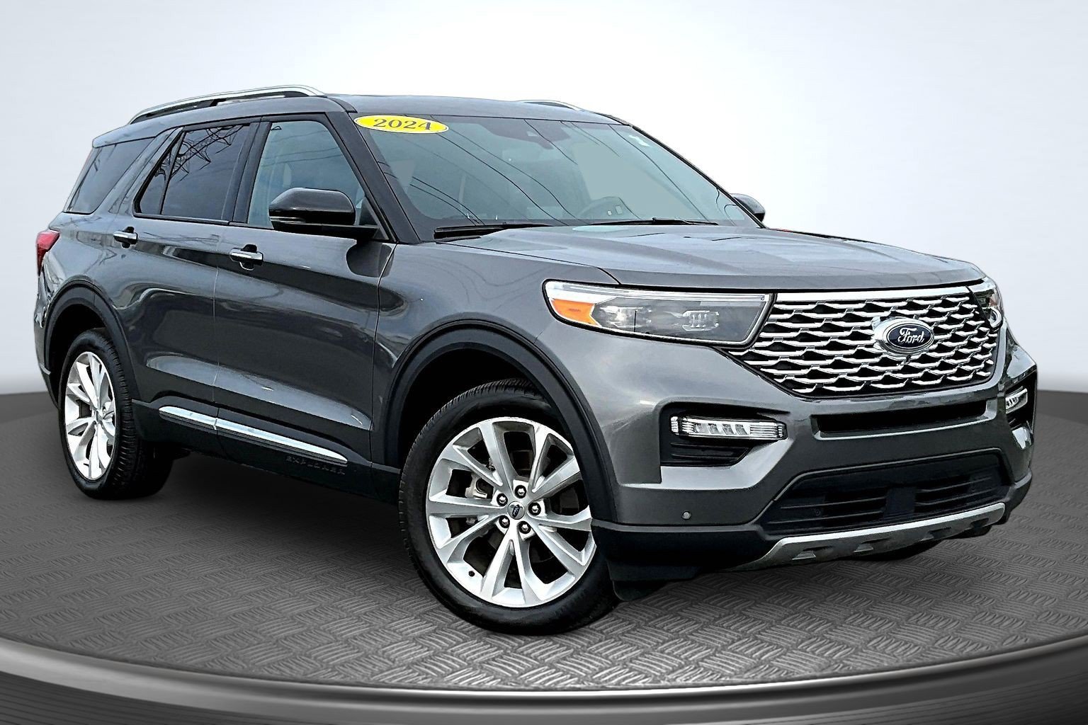 Used 2024 Gray Ford Platinum image 2