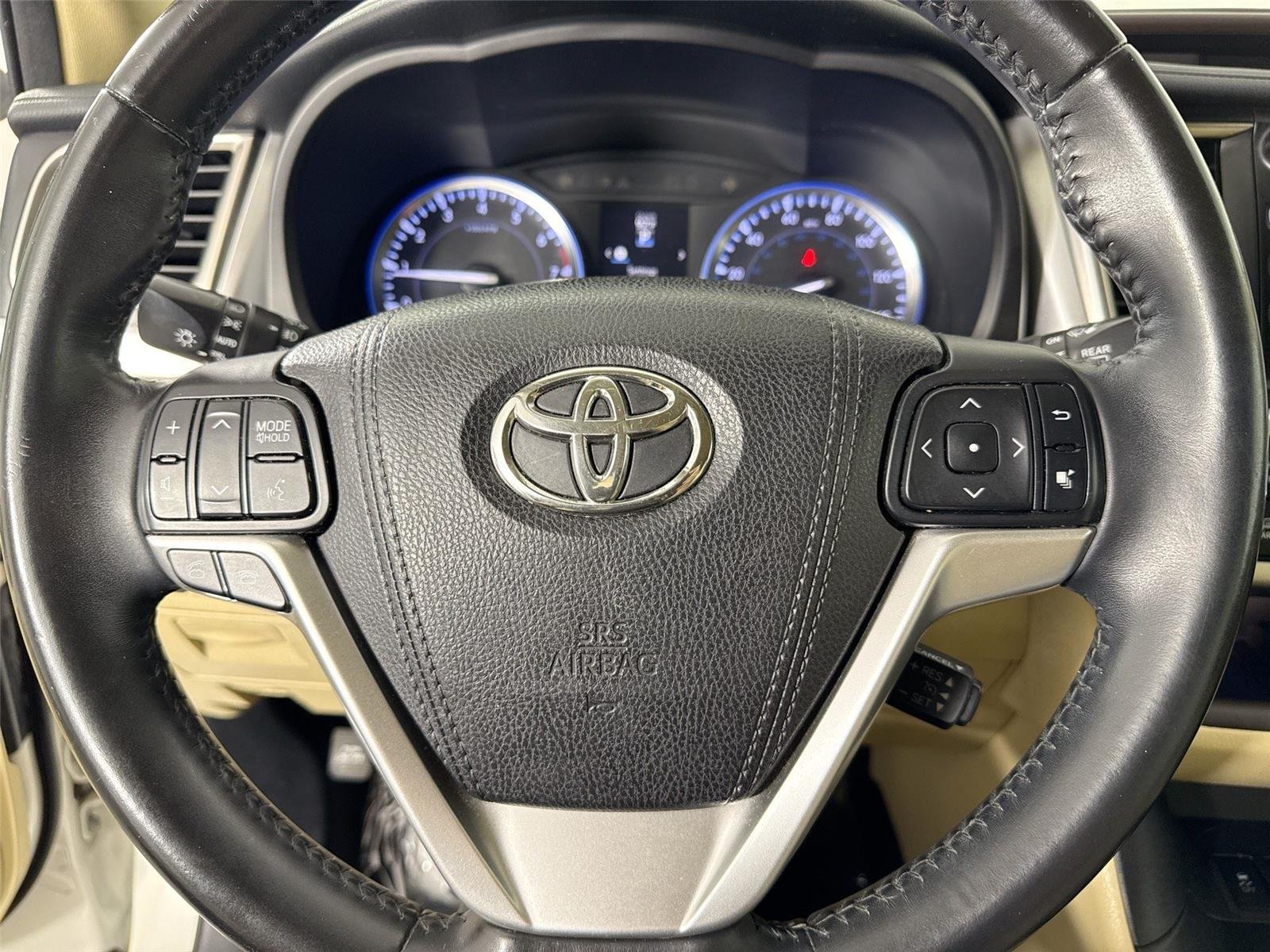 Used 2016 Blizzard Pearl Toyota Limited image 17