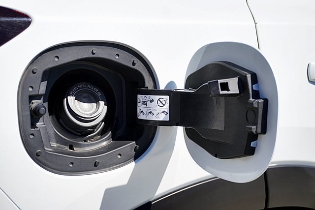 Used 2024 White Nissan SL image 11