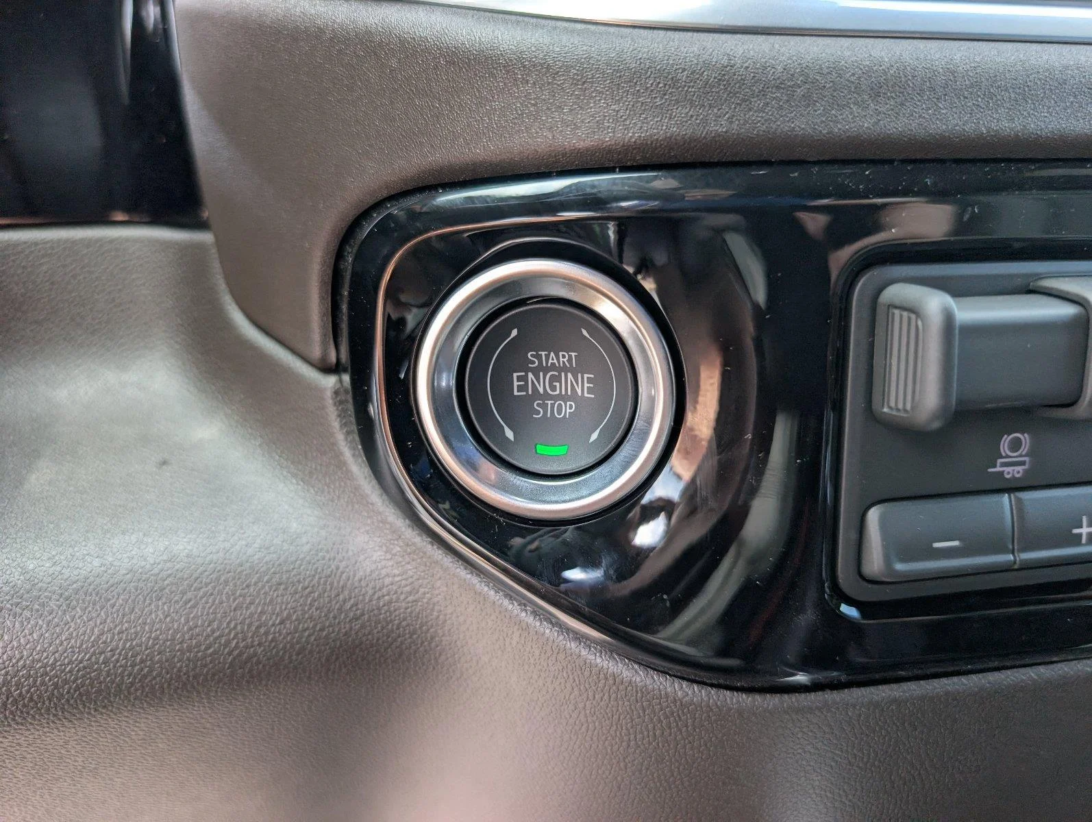 New 2026 Onyx Black GMC SLT image 24