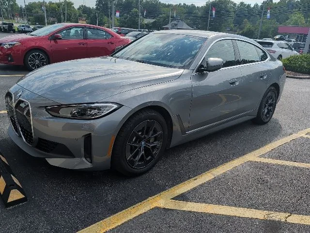 Used 2023 Gray BMW eDrive40 image 10