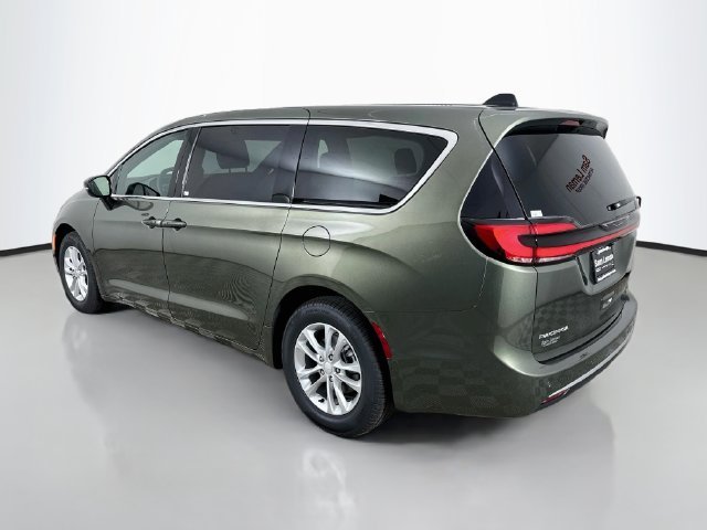 New 2027 Olive Green Pearl-Coat Paint Chrysler Select image 5