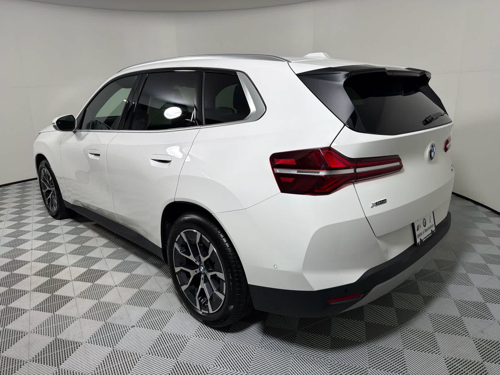 Used 2026 Alpine White BMW 30 xDrive image 3