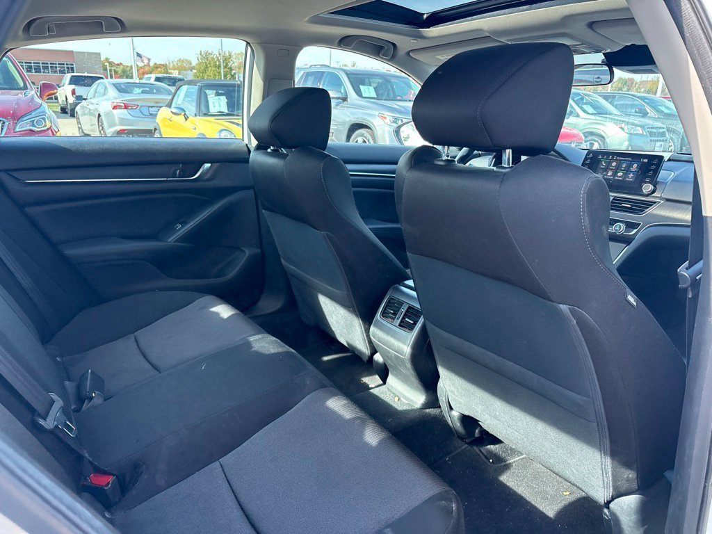 Used 2018 White Honda EX image 30