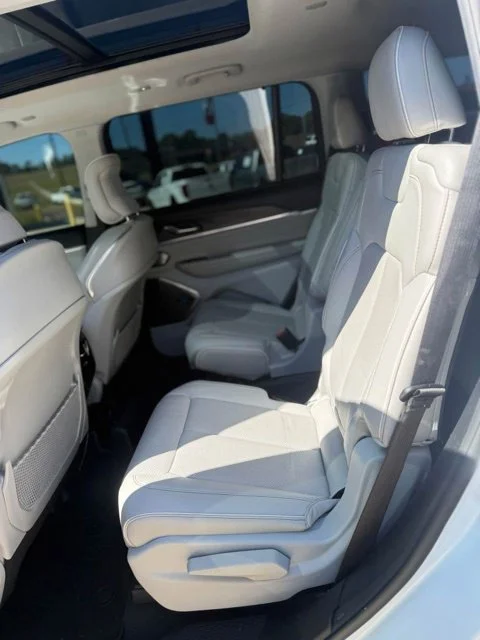 Used 2022 White Jeep Overland image 6