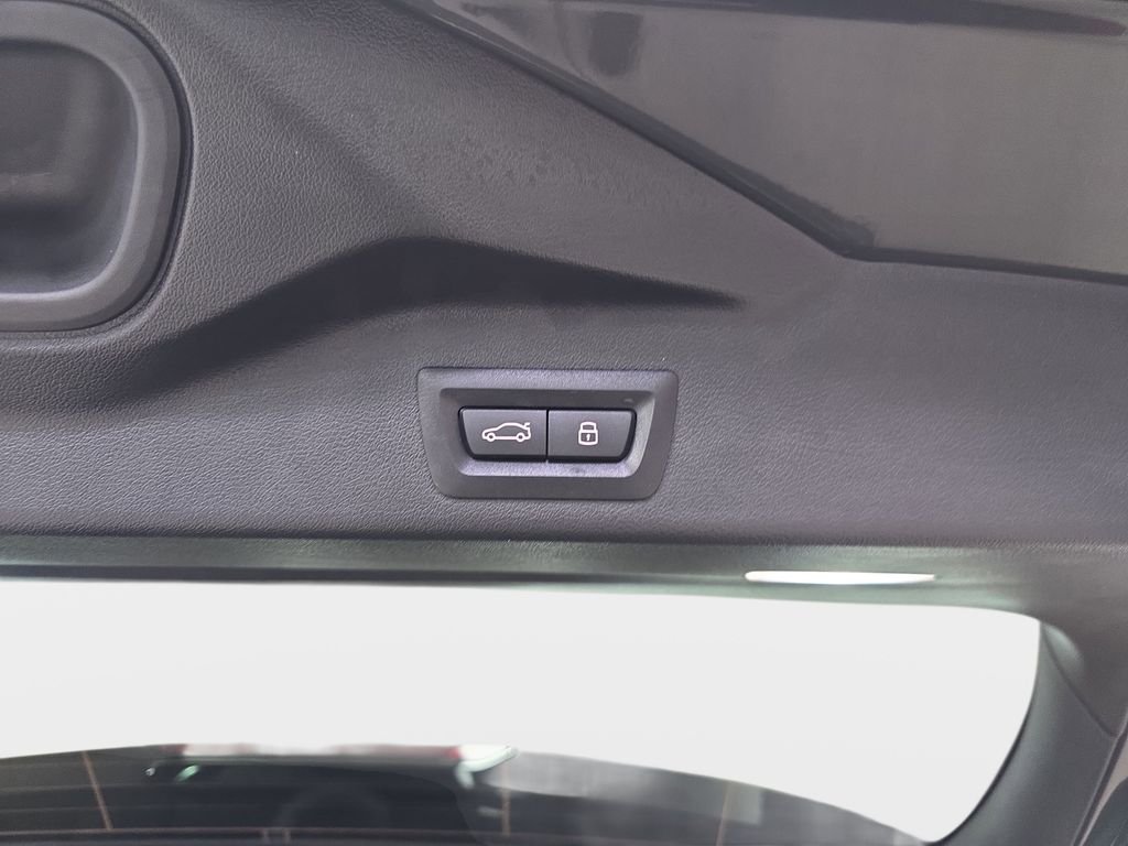 Used 2026 Dravit Grey Metallic BMW xDrive50e image 31