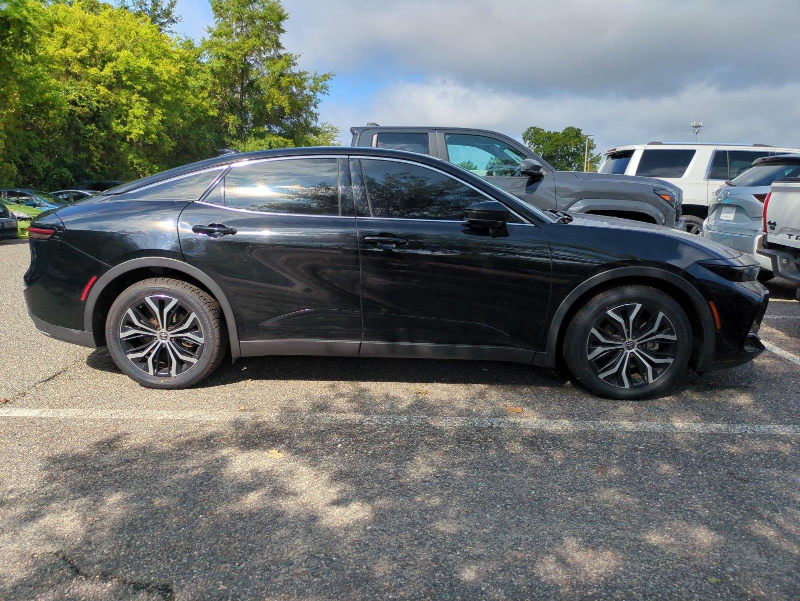 Used 2023 Black Toyota XLE image 3