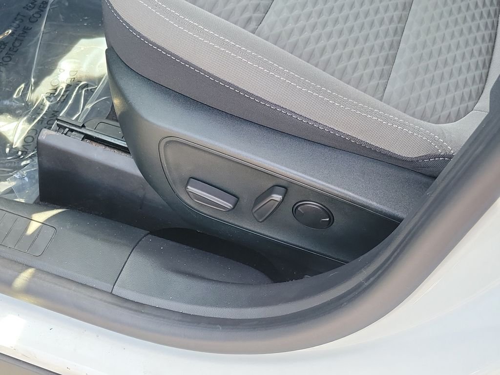 Certified Used 2022 White Ford SE image 17