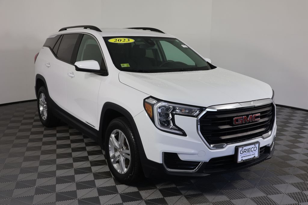Used 2023 White GMC SLE image 1