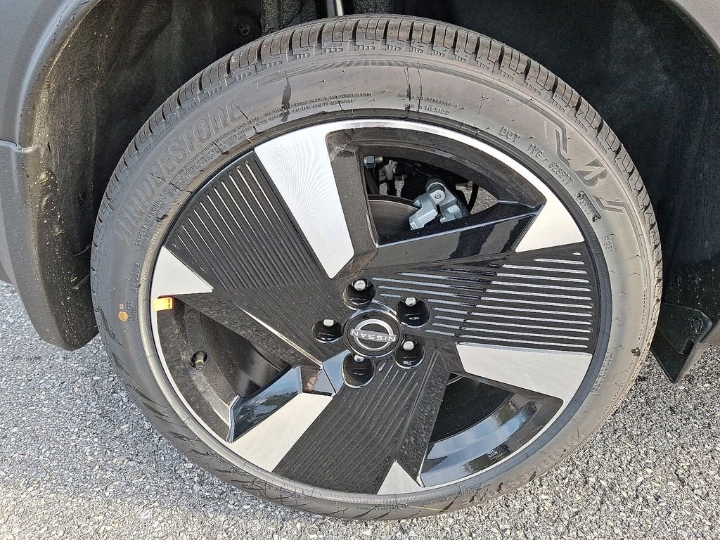 New 2026 Gray Nissan SR image 5