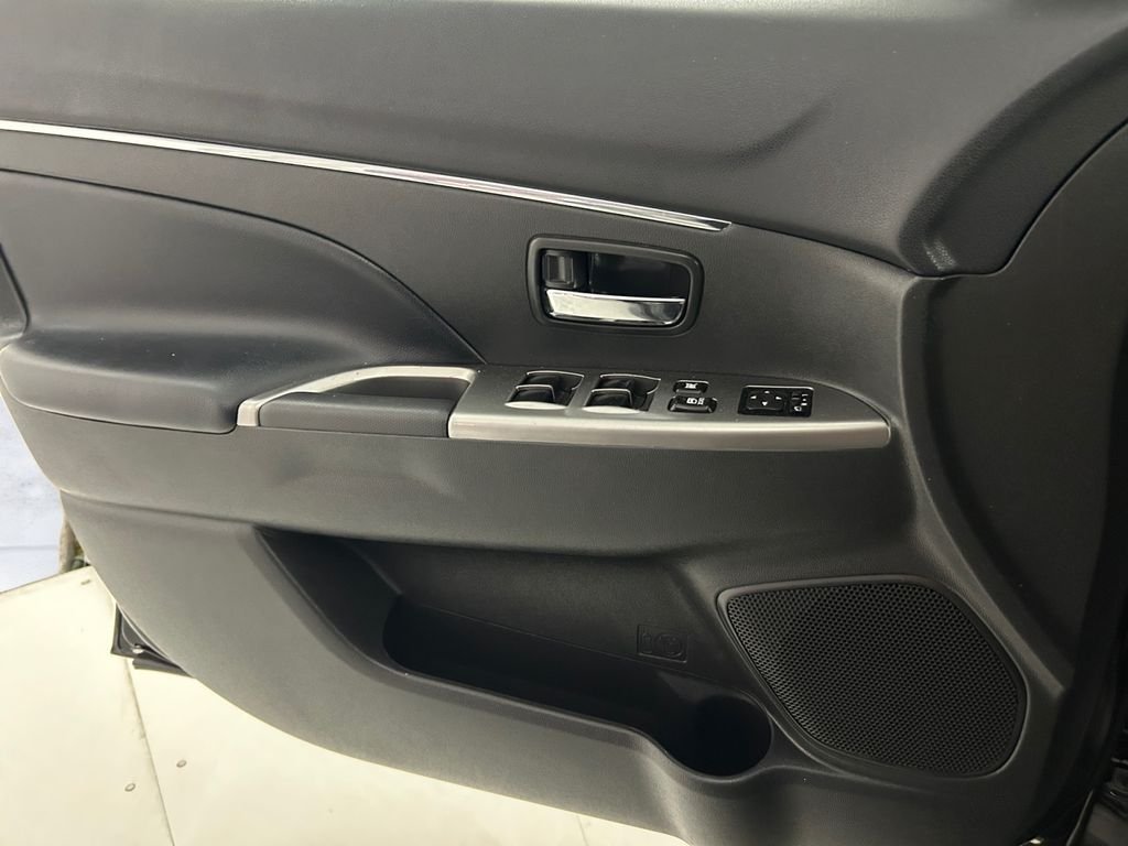 Used 2024 Black Mitsubishi 2.0 SE image 15