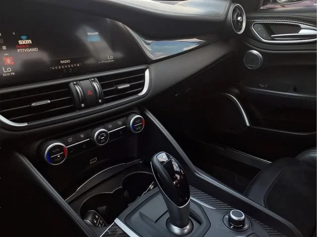Used 2018  Alfa Romeo  image 8
