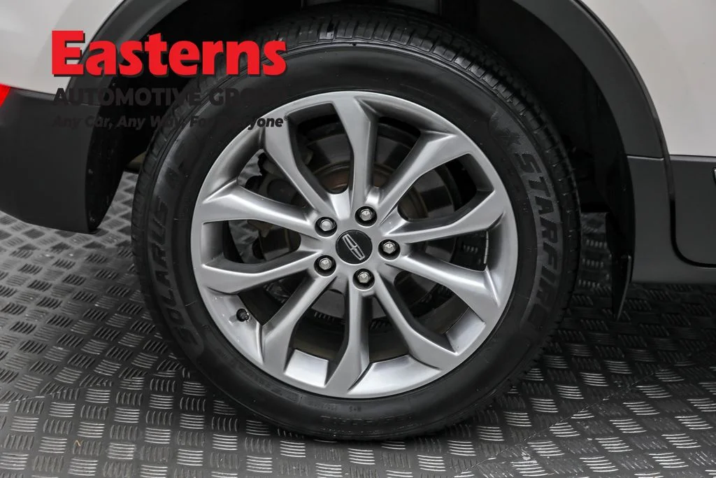 Used 2019 White Lincoln Select image 30