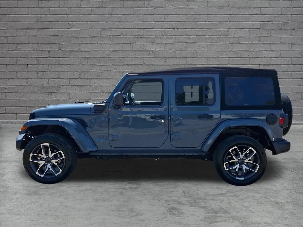 Used 2024 Anvil Clear Coat Jeep Sport S image 7