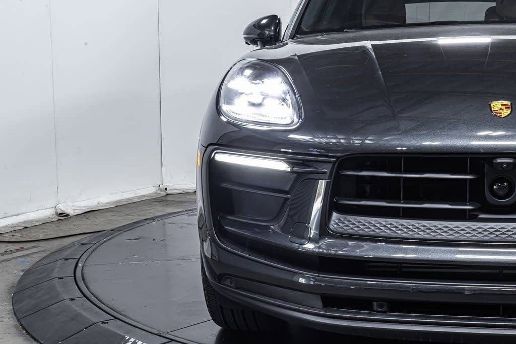 2025 Porsche Macan - Photo 12