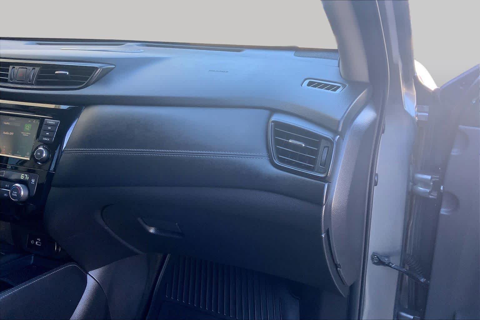 Used 2018 Gun Metallic Nissan SL image 19
