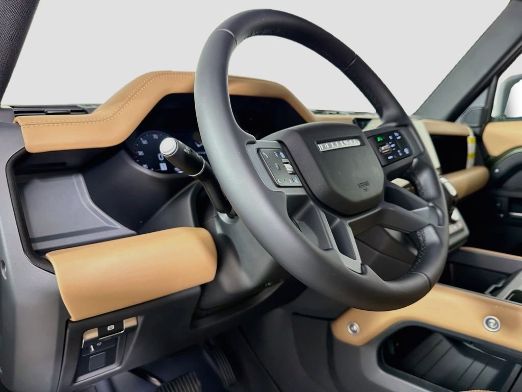 New 2026 Woolstone Green Land Rover X-Dynamic SE image 9