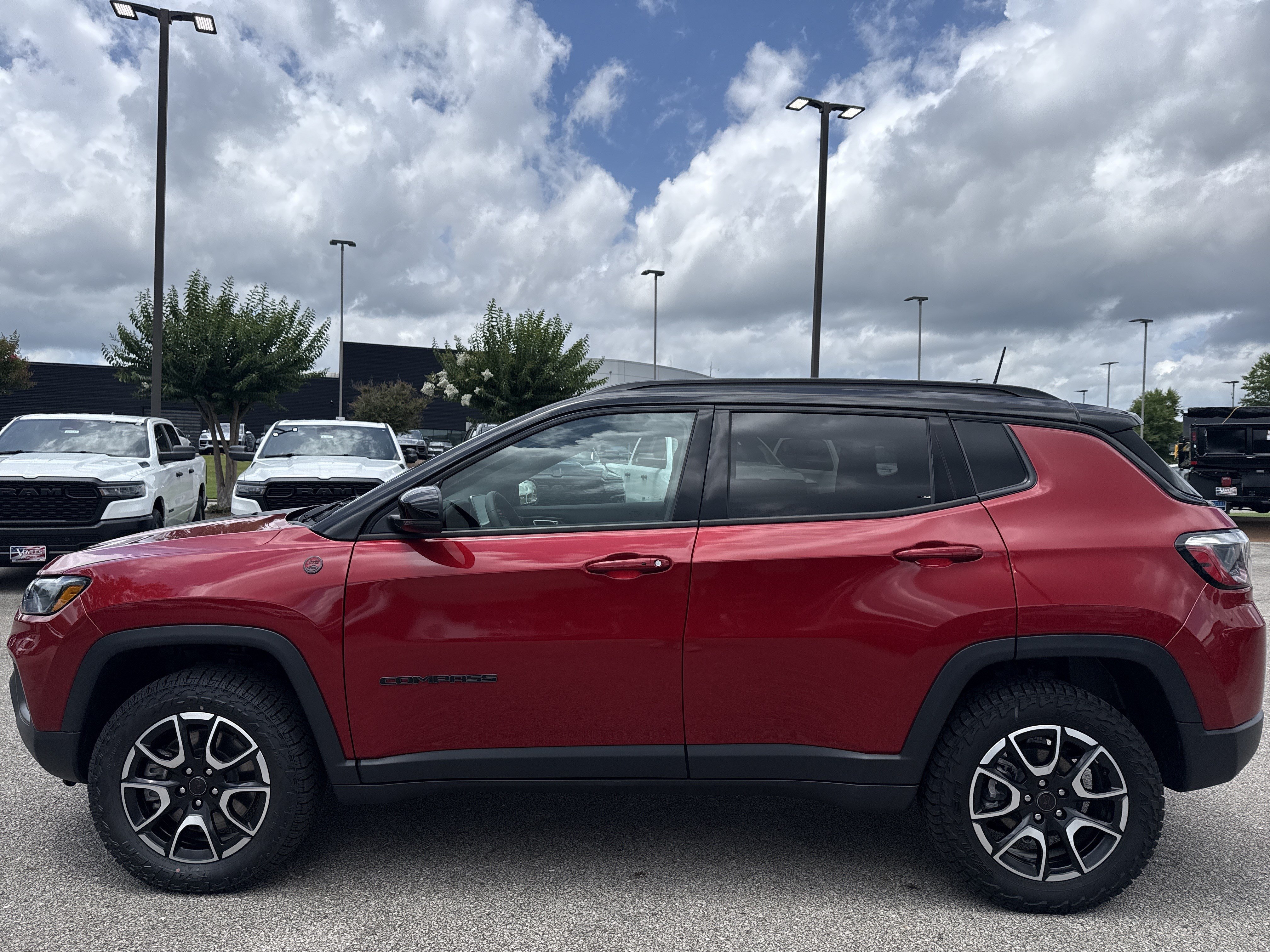 Used 2025 Red Hot Pearlcoat Jeep Trailhawk image 7