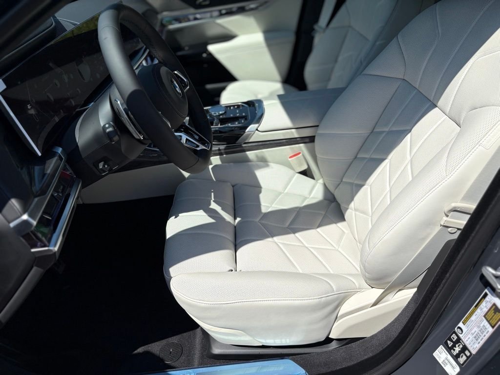 New 2025 Dravit Grey Metallic BMW 760i xDrive image 14