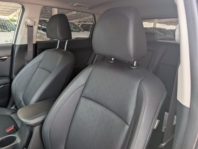 Used 2022 White Kia EX image 10