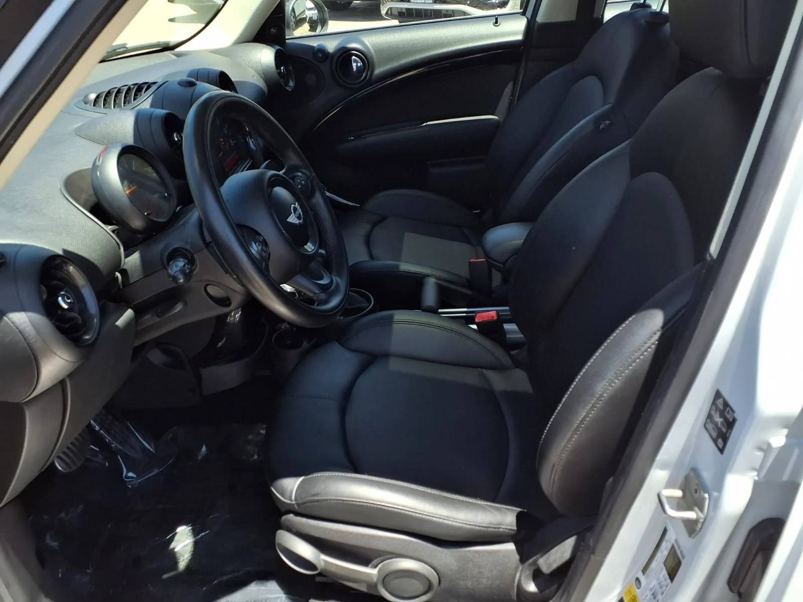 Used 2016 White MINI Base image 15
