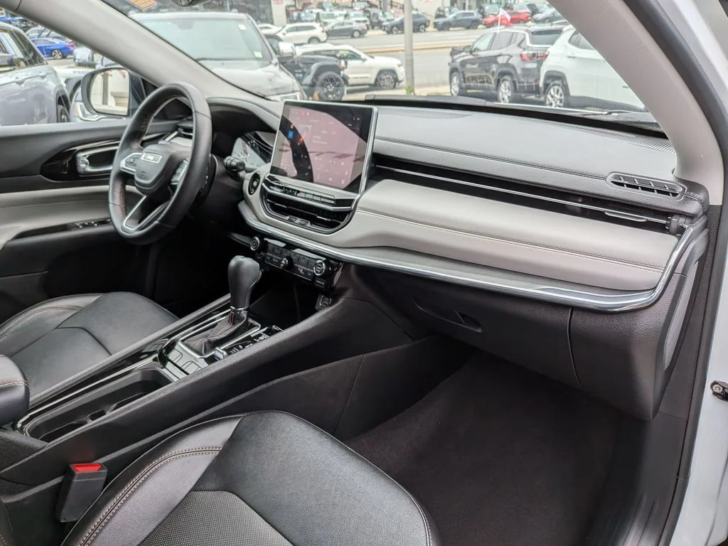 Used 2022 White Jeep Limited image 23