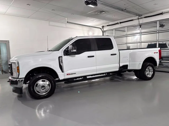 Used 2025 White Ford XL image 3