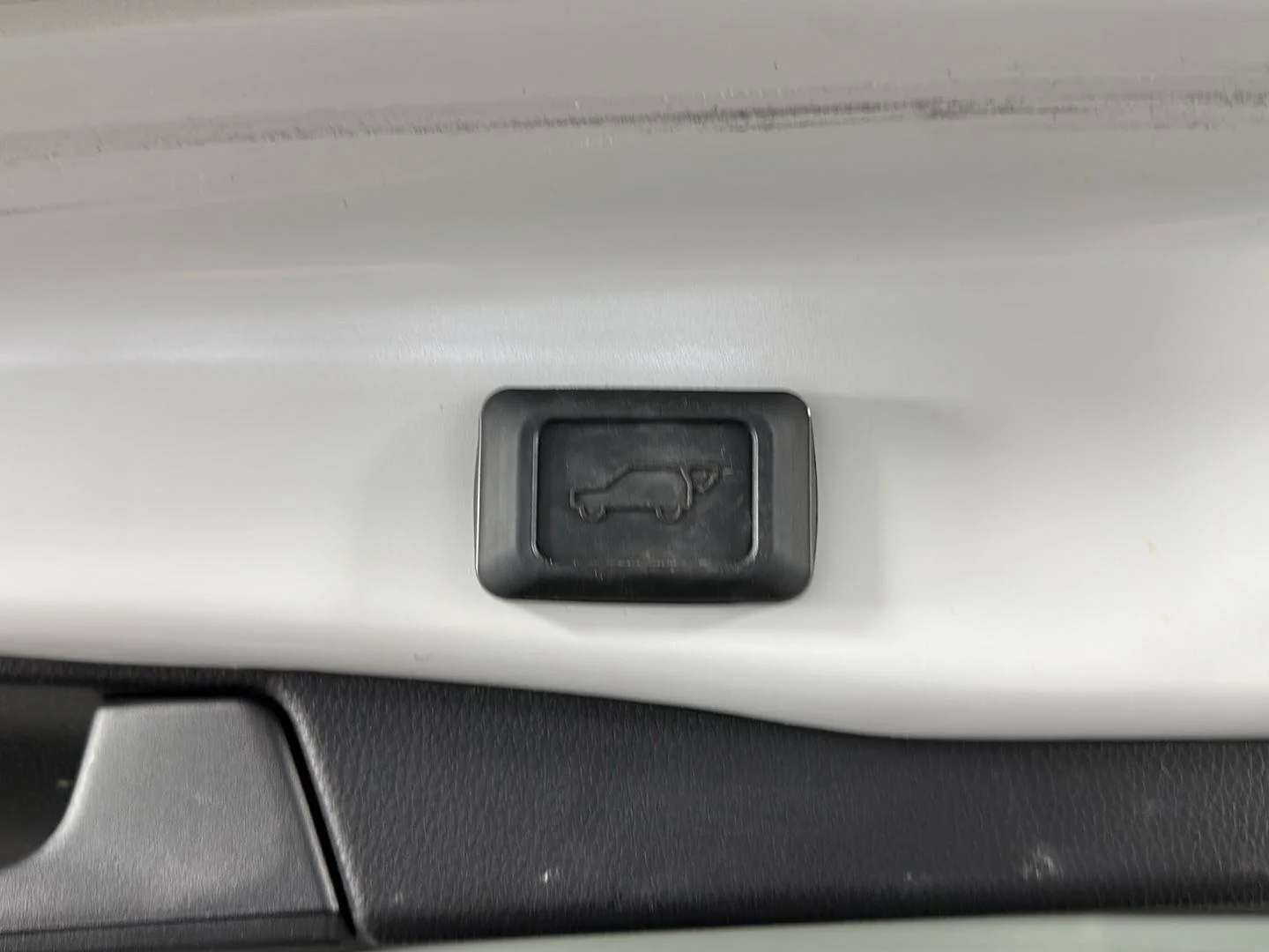 Used 2023 Wind Chill Pearl w/Midnight Black Metallic Roof Toyota XSE image 28