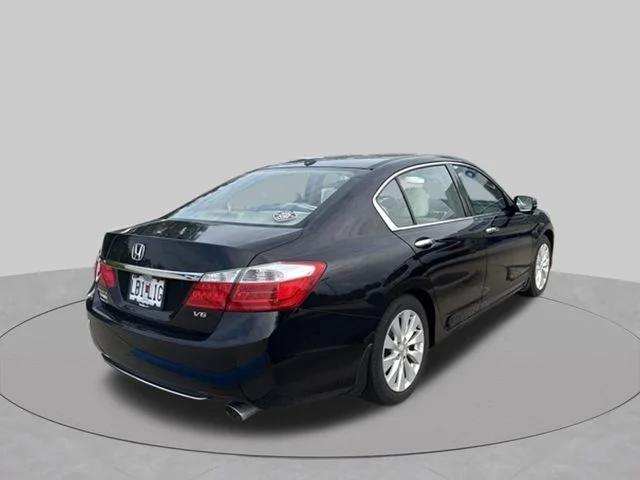 Used 2013 Black Honda EX-L image 3