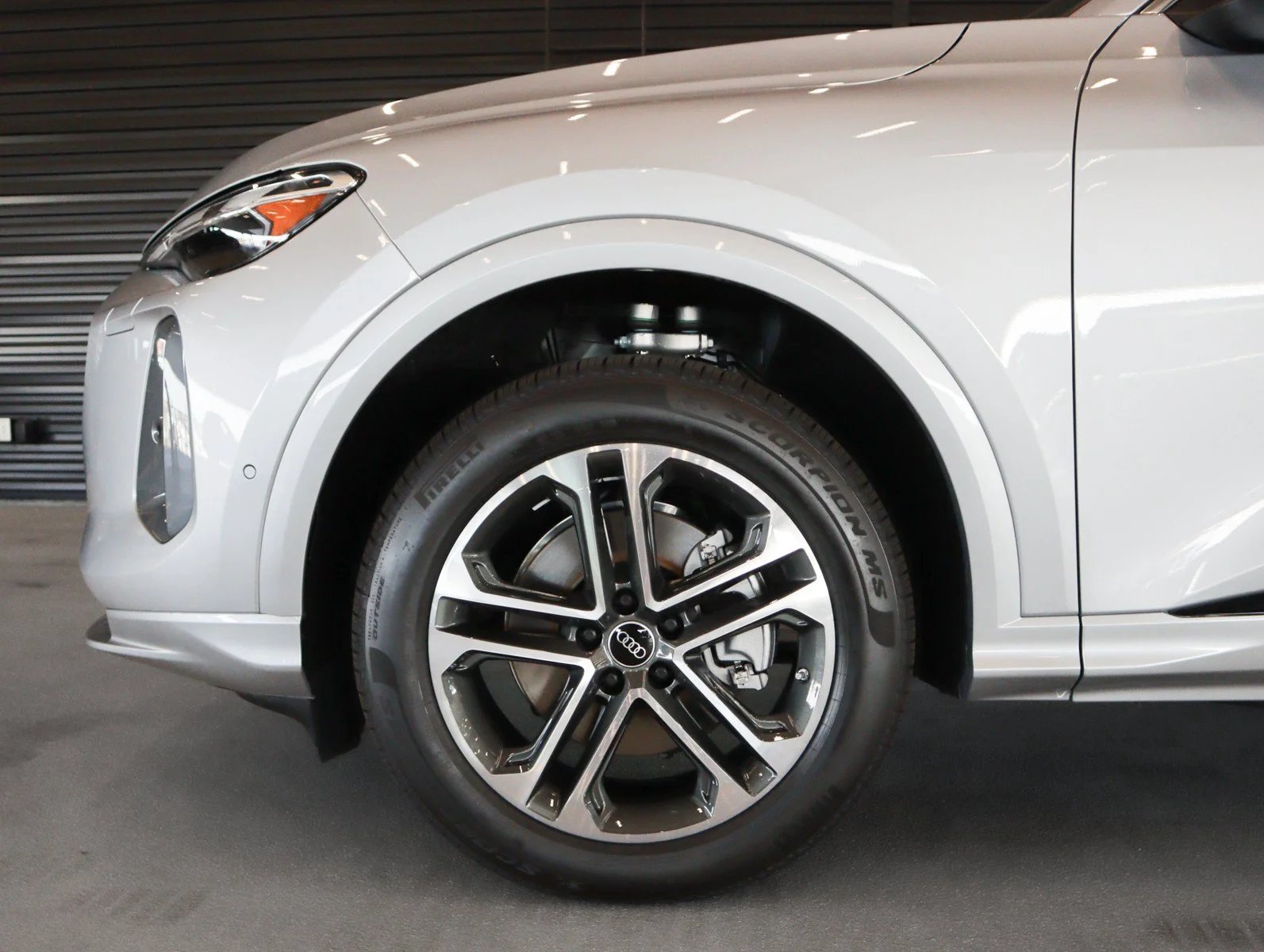 New 2026 Florett Silver Metallic Audi Premium image 5