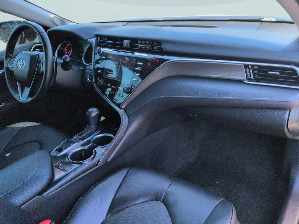 Used 2018 Aqua Toyota XSE V6 image 28