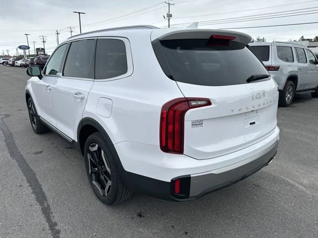 Used 2025 White Kia S image 4