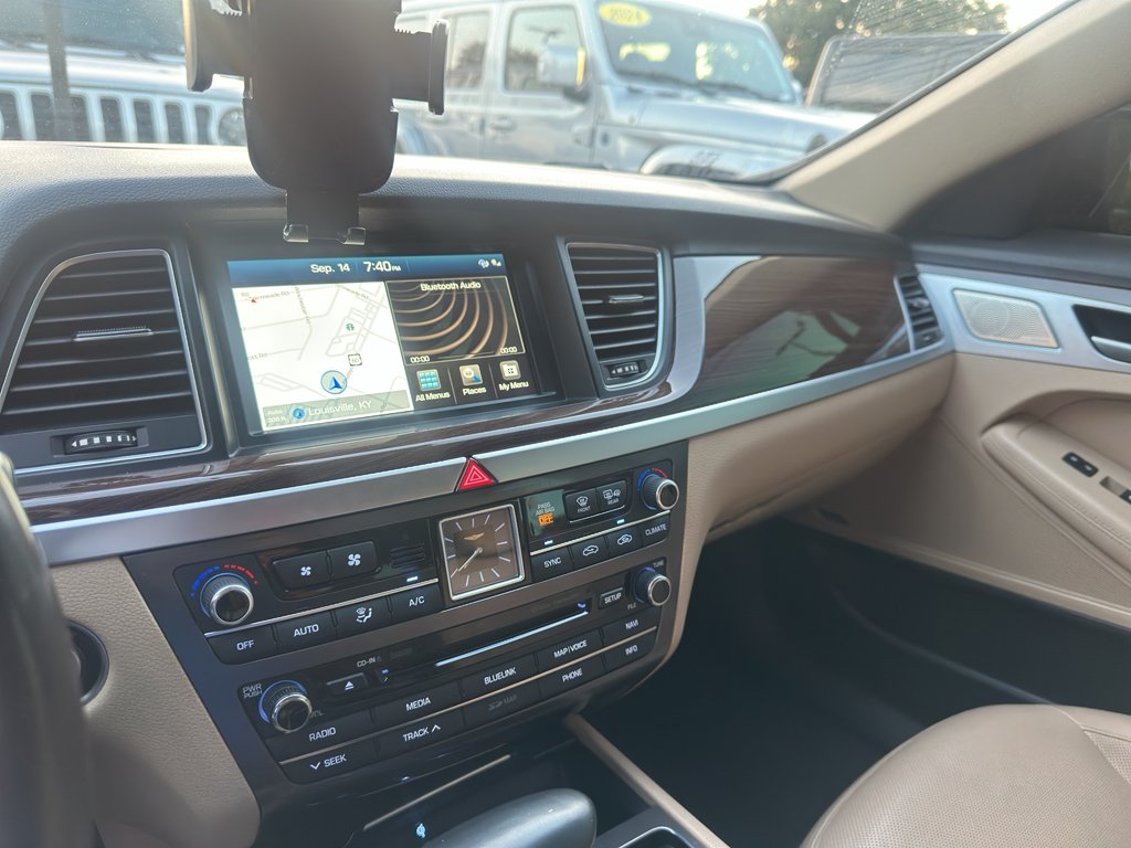 Used 2018 Serengeti Brown Genesis 3.8L image 4
