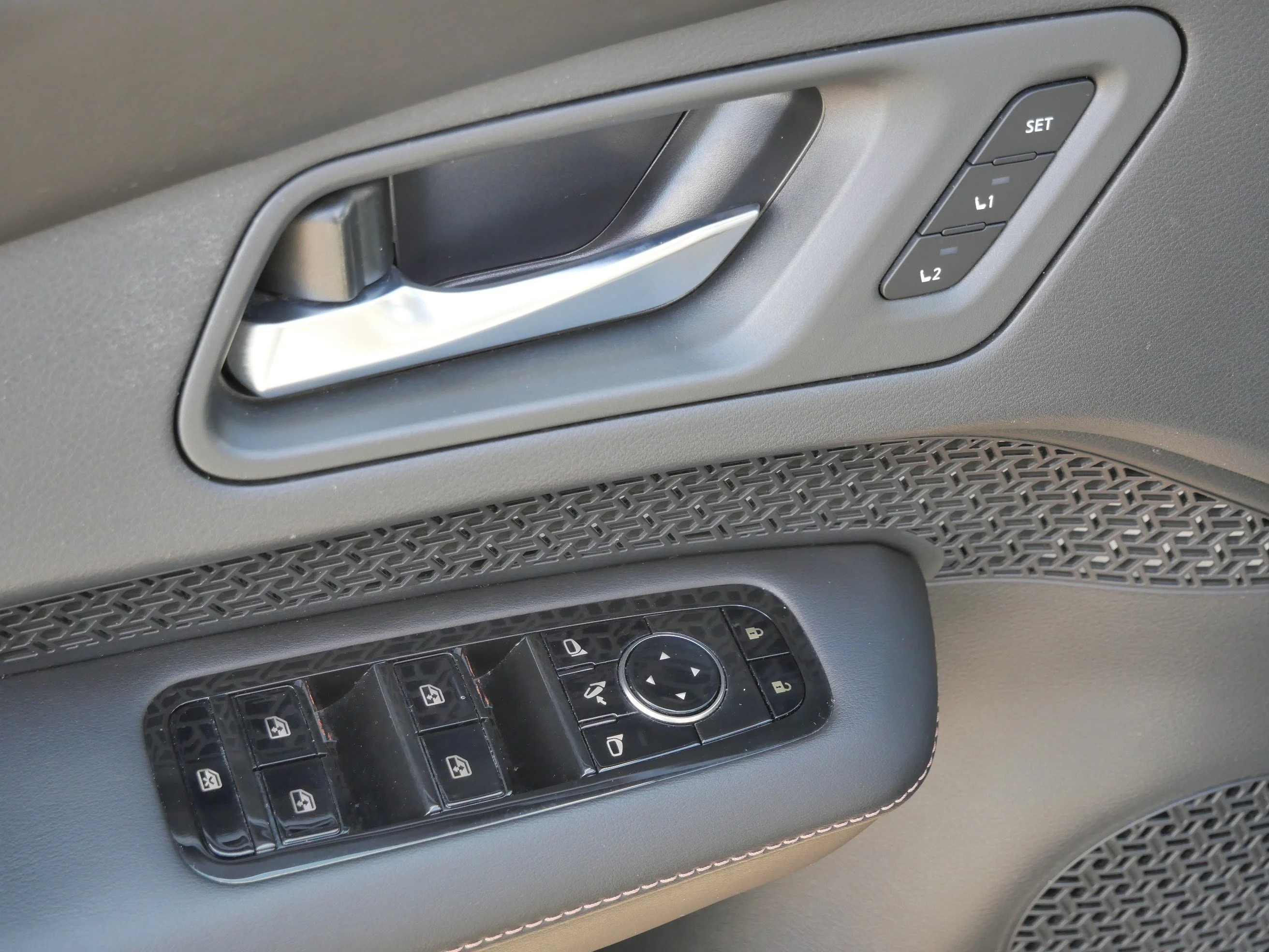 Used 2023 Gun Metallic Nissan ENGAGE image 19