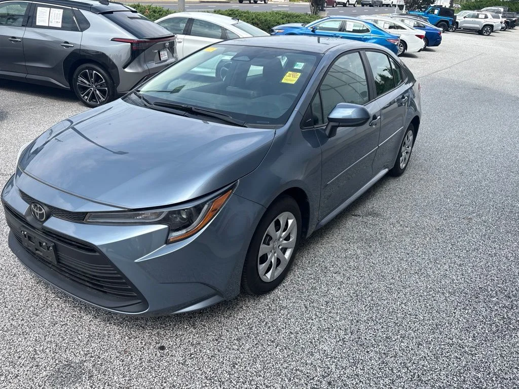 Used 2024  Toyota LE image 1