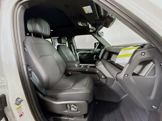 2026 Land Rover Defender V8 - Photo 31