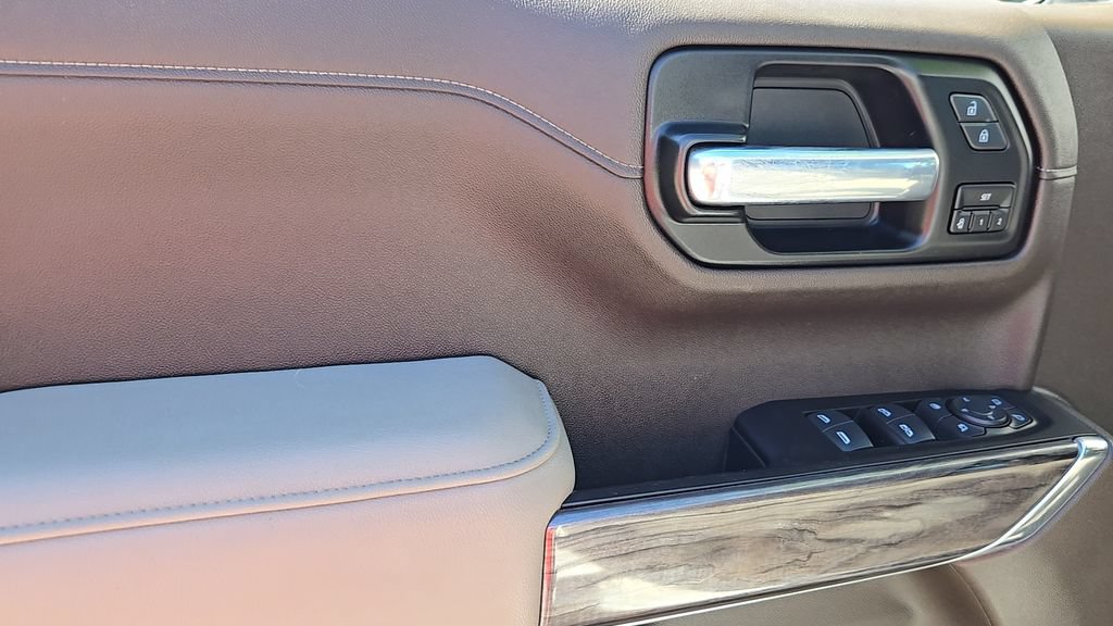 Used 2021 IRIDESCENT PEARL TRICOAT Chevrolet LTZ image 7