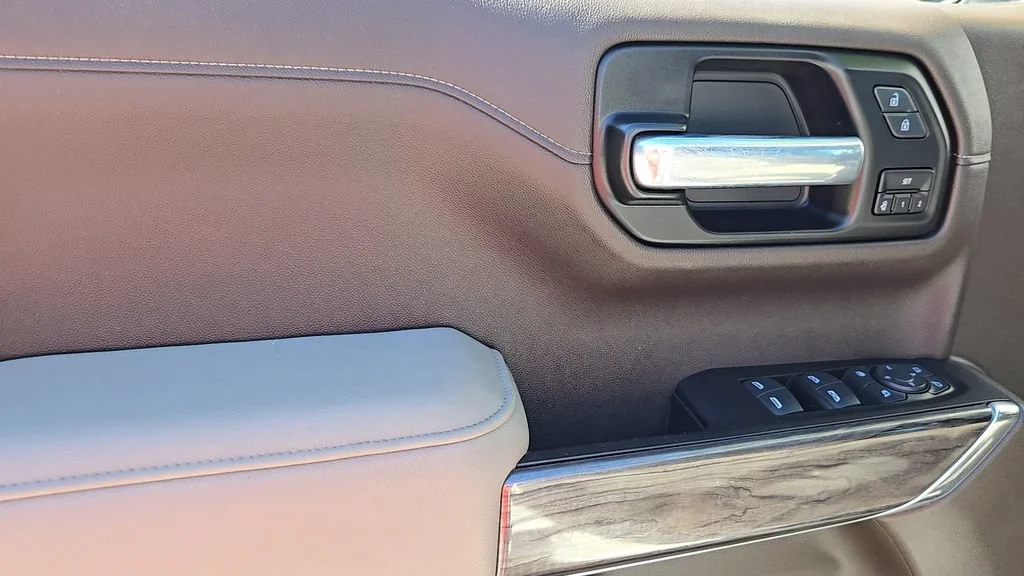 Used 2021 IRIDESCENT PEARL TRICOAT Chevrolet LTZ image 7