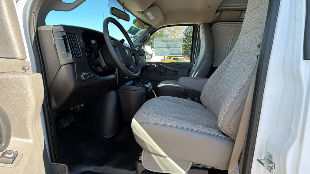 2025 Chevrolet Express Cargo Work Van - Photo 10