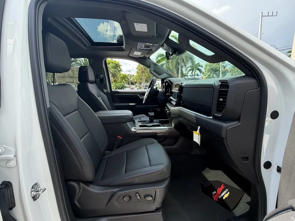 2025 Chevrolet Silverado 1500 LTZ - Photo 15