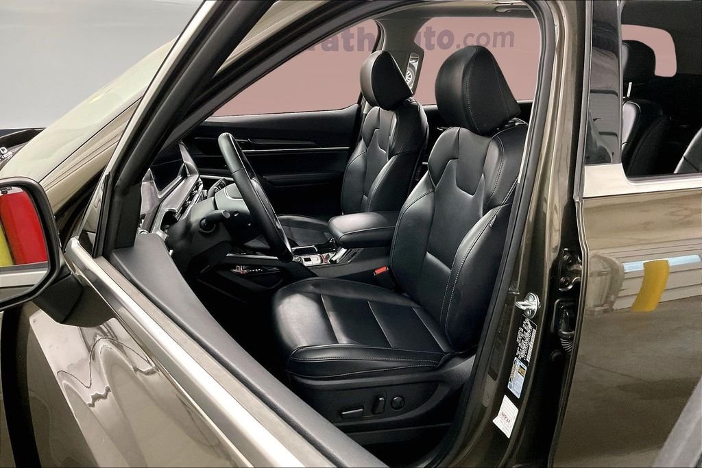Used 2025 Green Kia S image 29