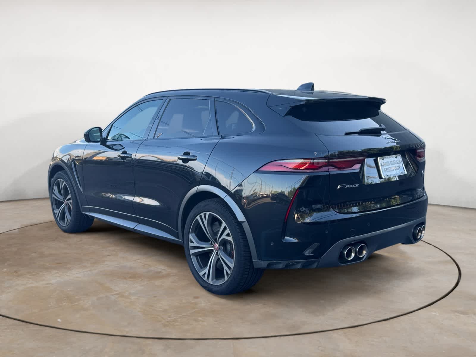 Used 2023  Jaguar SVR image 2