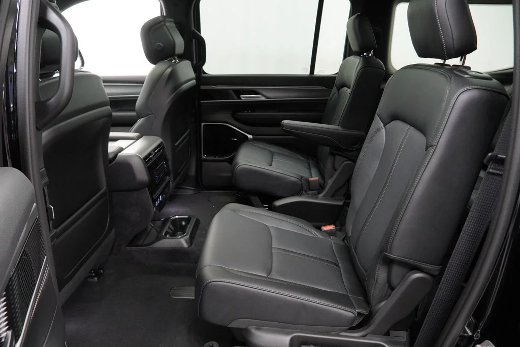 New 2026 High Gloss Black Exterior Paint Jeep Limited Altitude image 18