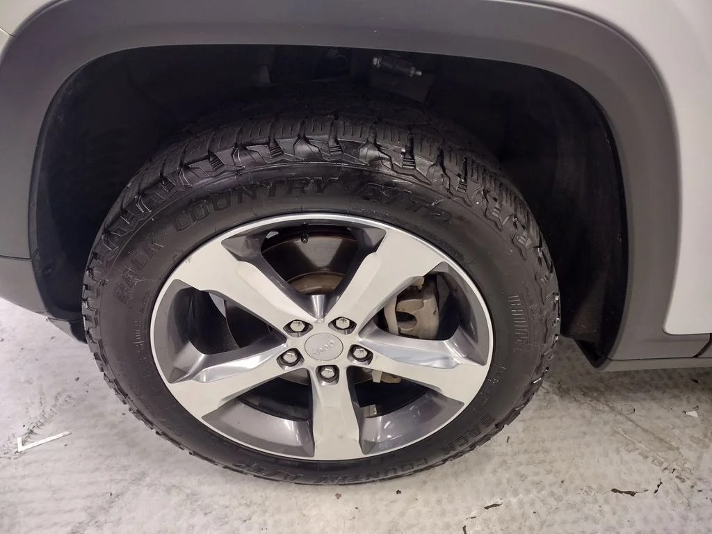 Used 2021 Silver Jeep Limited image 5