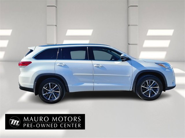 Used 2017 Toyota Highlander XLE with VIN 5TDJZRFH6HS422018 for sale in North Haven, CT