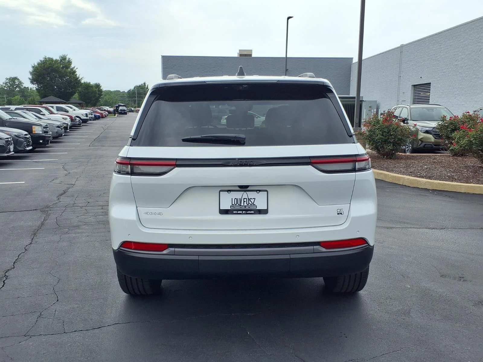 New 2026 Bright White Clear-Coat Exterior Paint Jeep 85th Anniversary Edition image 17