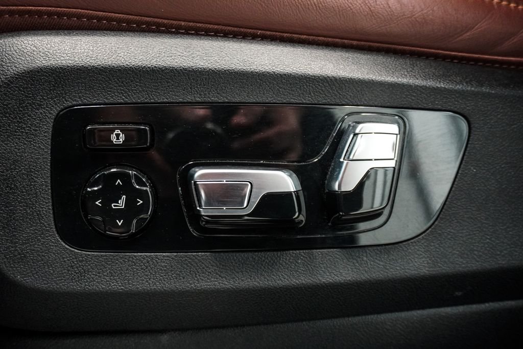 Used 2025 Black BMW xDrive50e image 7