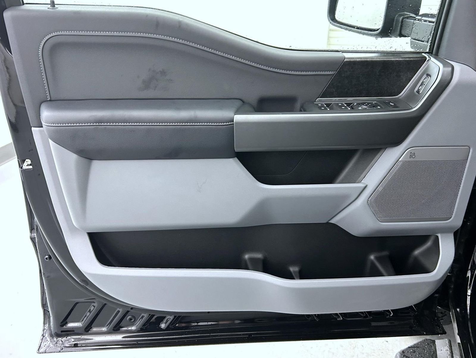 New 2026 Agate Black Metallic Ford XLT image 9
