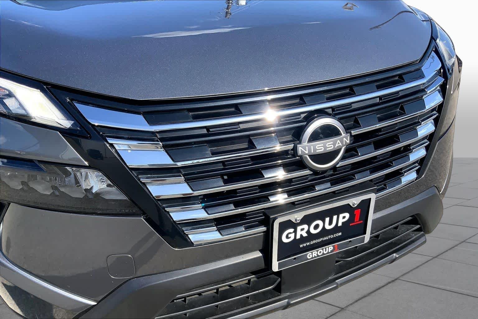 Used 2024 Gun Metallic Nissan SV image 30