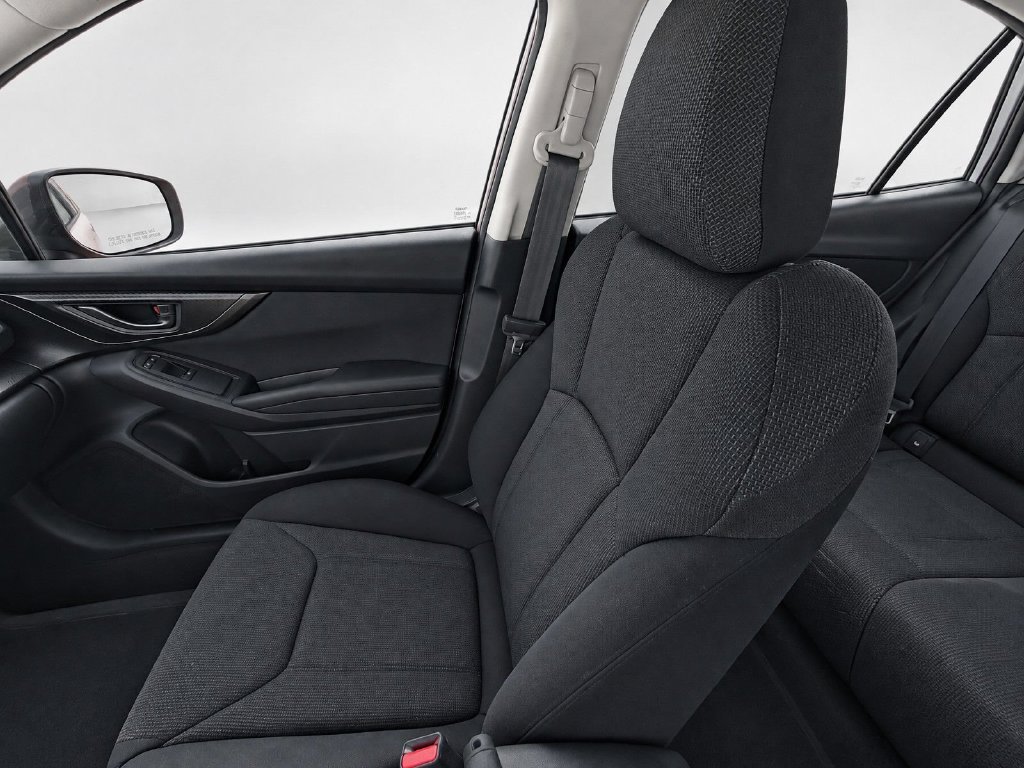 Used 2019 Silver Subaru 2.0i image 10